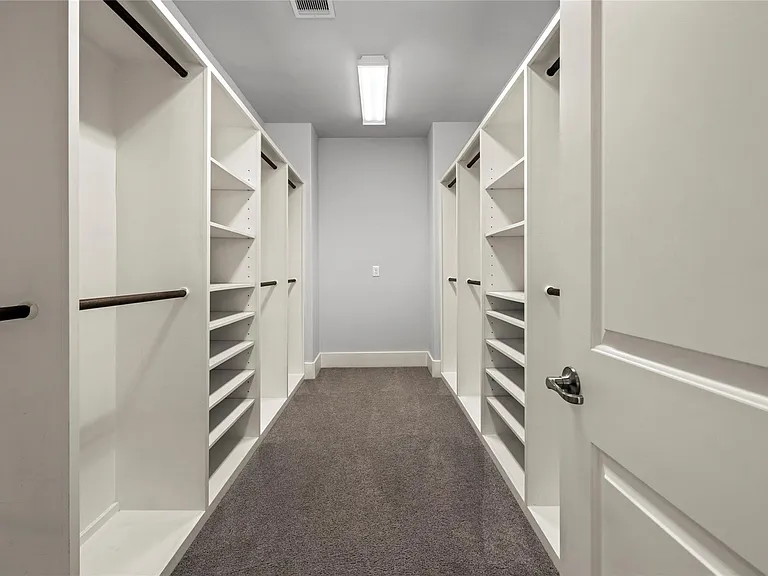 5646 Larkin St — Photo 11