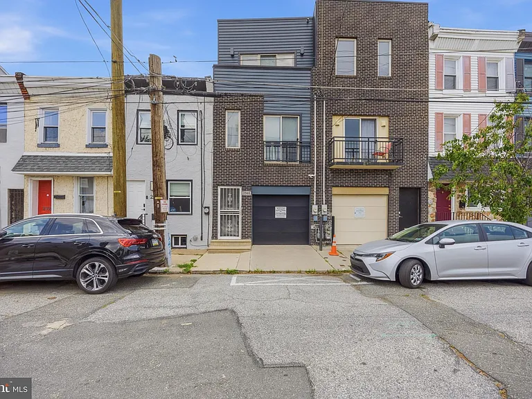 2568 Collins St — Photo 28