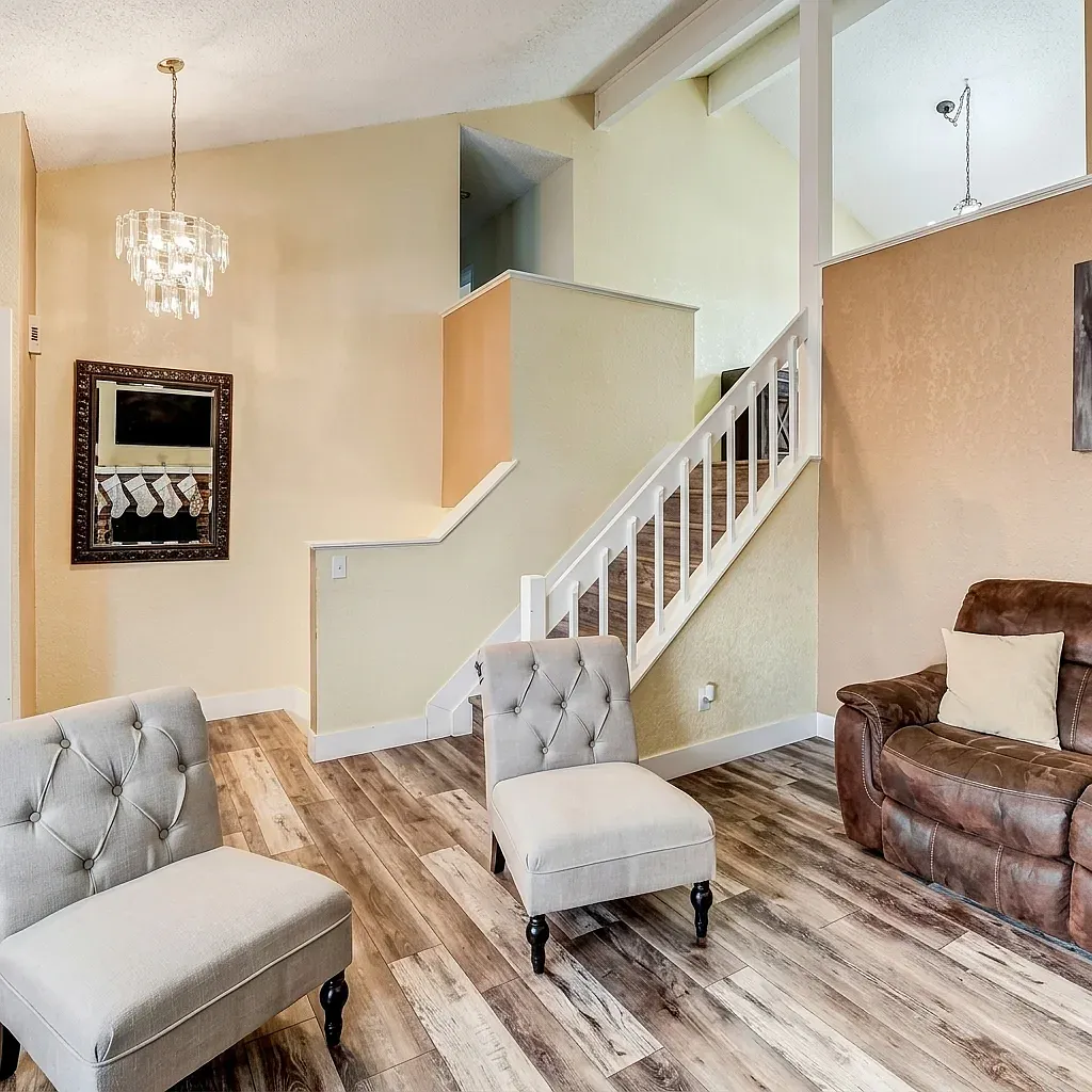 6 bed, 2395 sqft, $675 — Photo 3