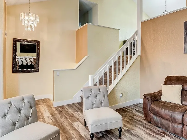 504 S Laredo Cir — Photo 1
