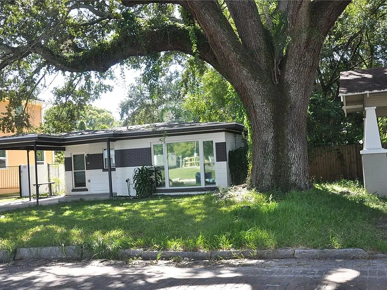 411 E Adalee St — Photo 1