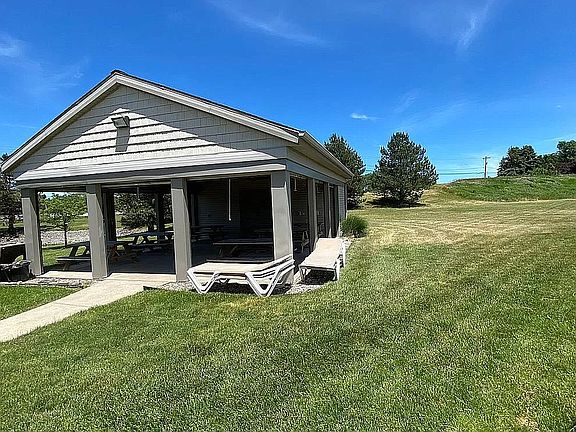 5th image of 1808 Lake Forest Dr