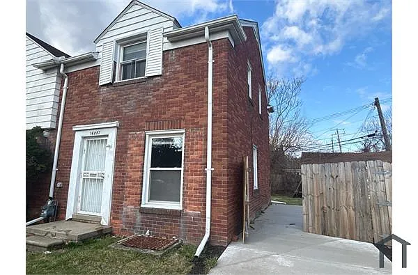 Building Photo - 16887 Evergreen Rd