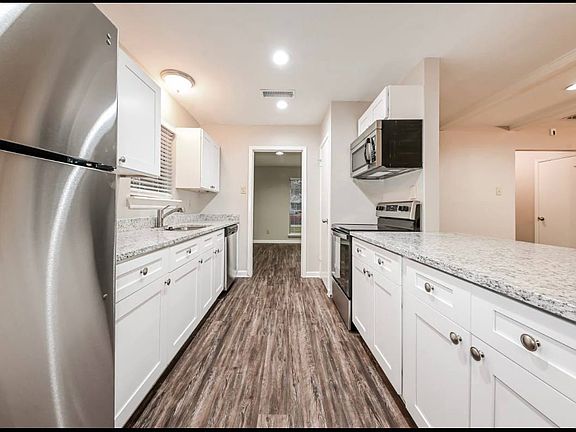 5th image of 2325 Lovell Dr