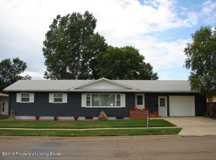 226 E St N, Richardton, ND 58652