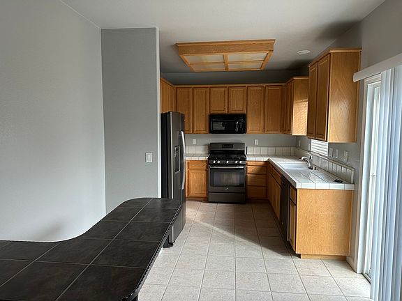 3rd image of 3295 Rivermont St