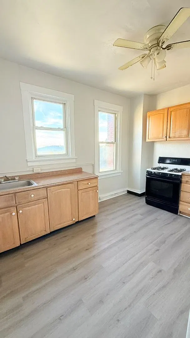 2018 Noble St — Photo 1