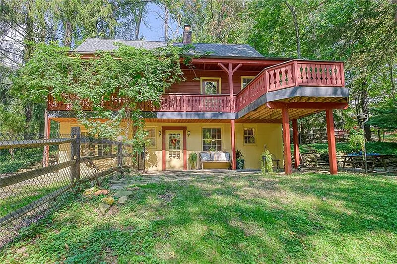 343 Sunset Dr photo 1