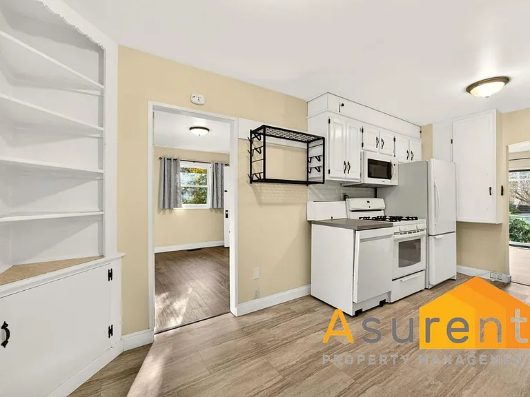 270 Morton St — Photo 12