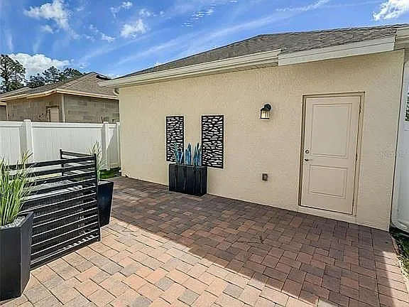 828 Aubey Ln — Photo 8