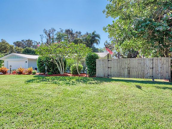 3rd image of 134 Palm Ave E