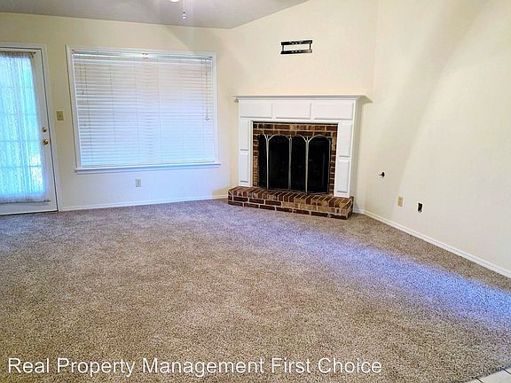 5th image of 305 Mitzi Ln