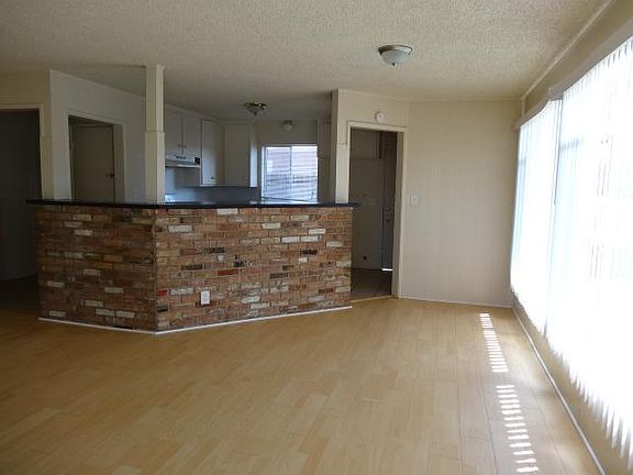 5th image of 922 E Campus Way