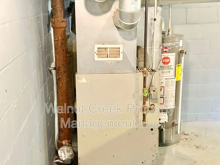 1911 E 34th St — Photo 20