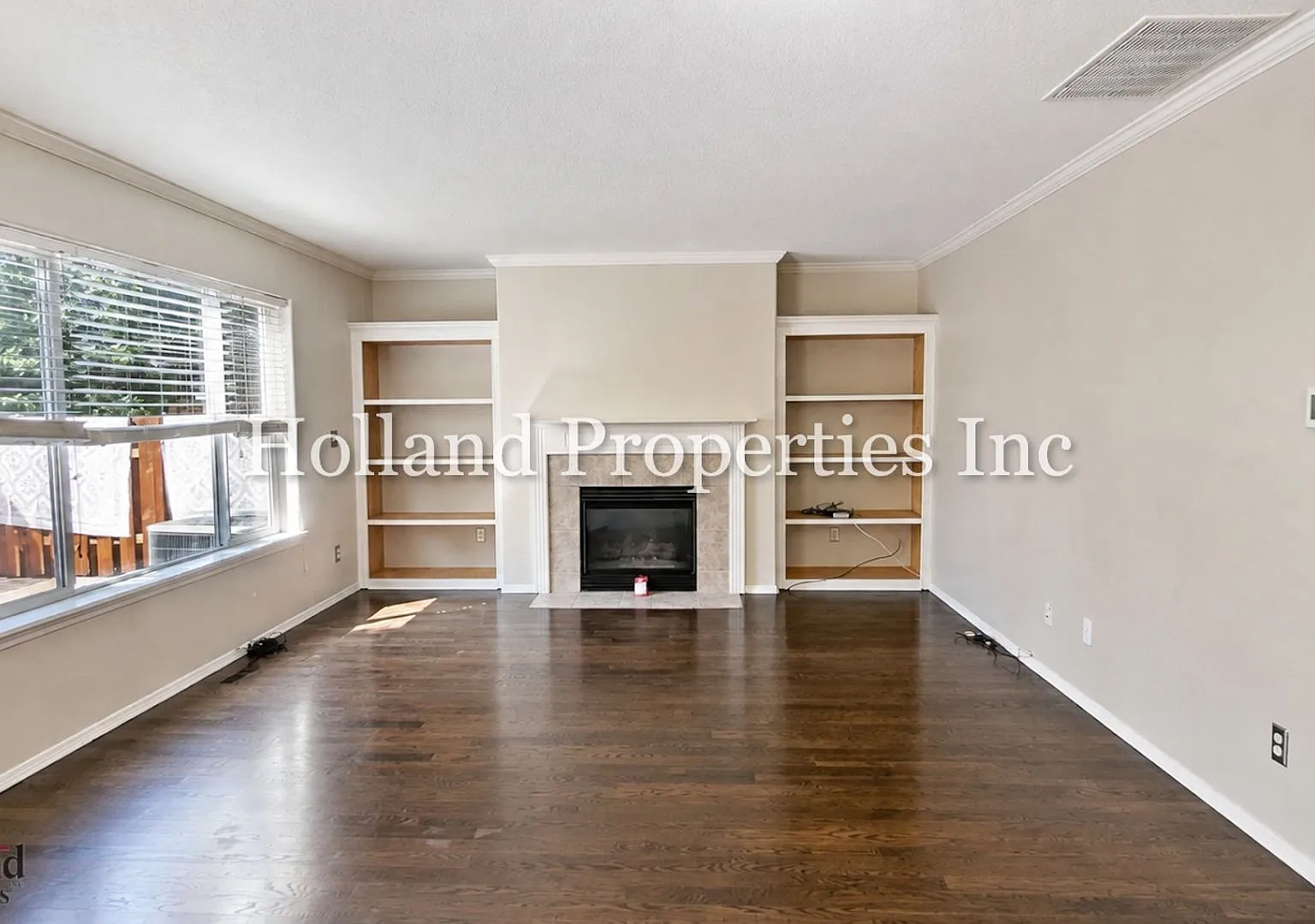 Spacious, Modern & Energy-Efficient Portland Home — Photo 3