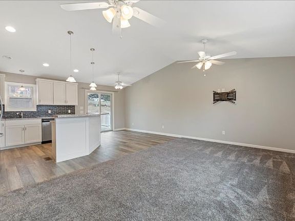 5th image of 115 Hillcrest Ave