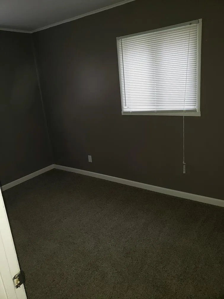 1912 Joy Ave photo 1