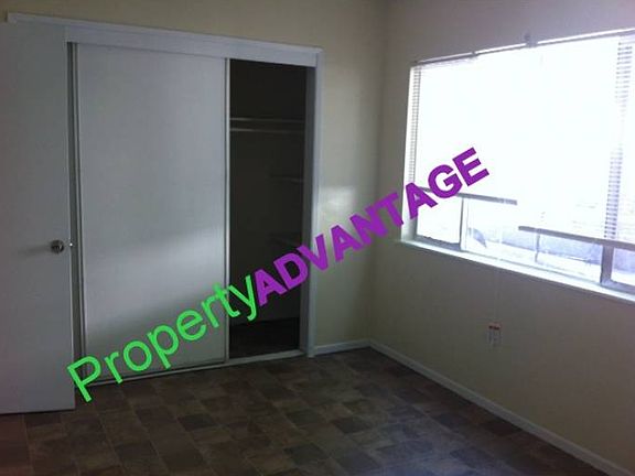 4th image of 207 W Los Angeles Dr