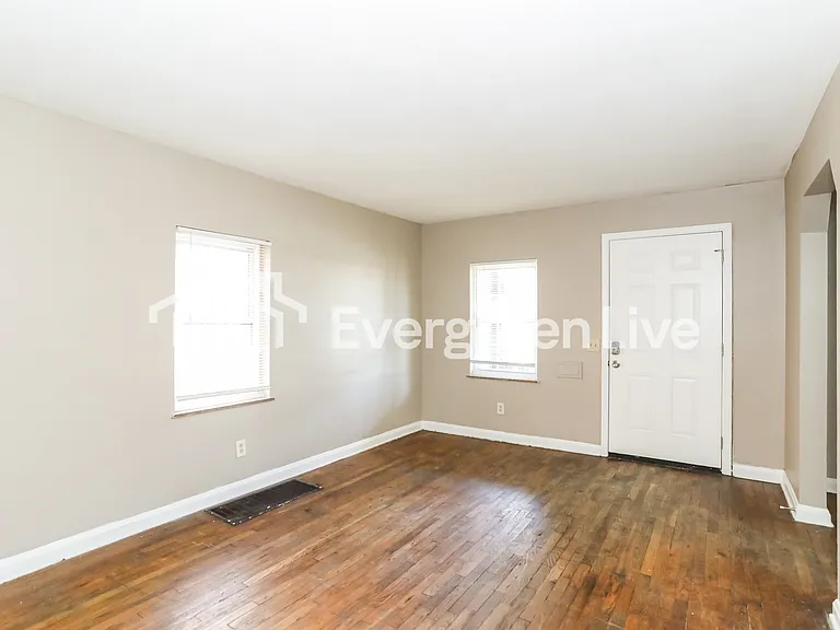 2037 Dallas Ave — Photo 4