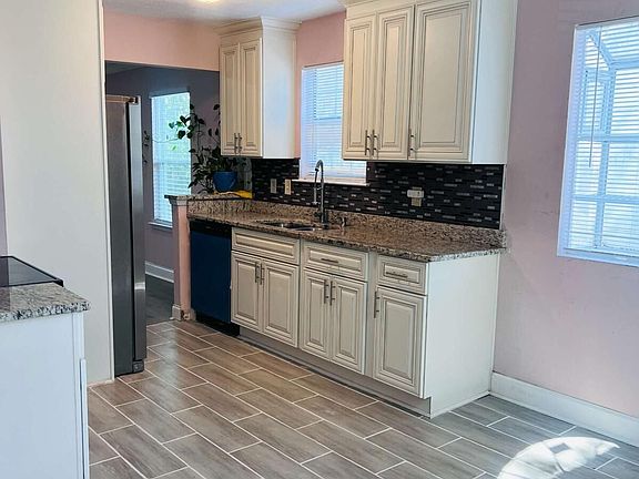 5th image of 563 Crestridge Ct