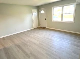 4 Traders Ct, Norwich, CT 06360