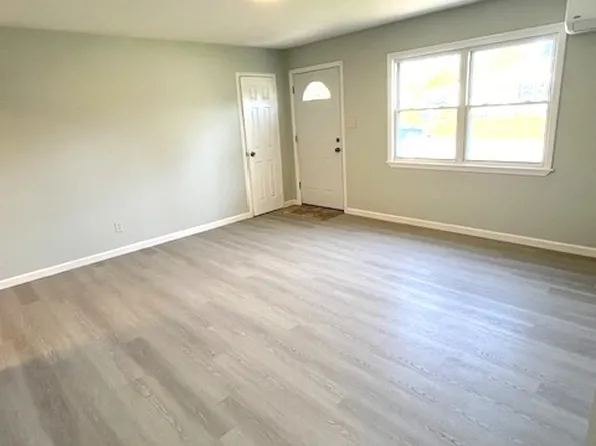 4 Traders Court, Norwich, CT 06360