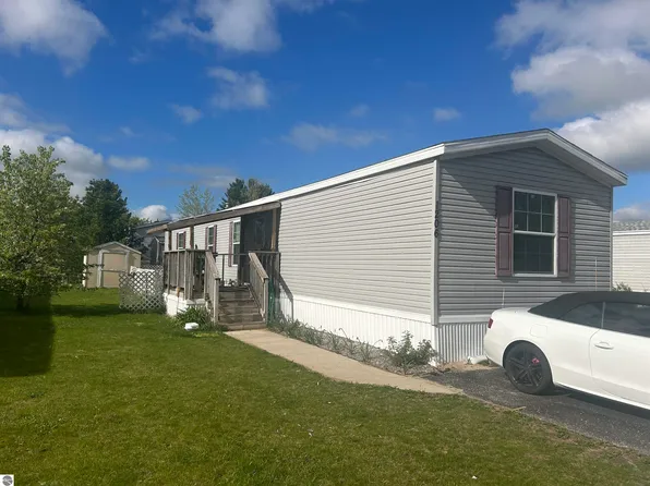 1206 Trek Trl, Traverse City, MI 49685