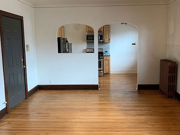 3rd image of 1001 E 28th St #8236185