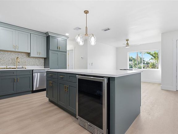 3rd image of 9460 TREASURE LANE NE