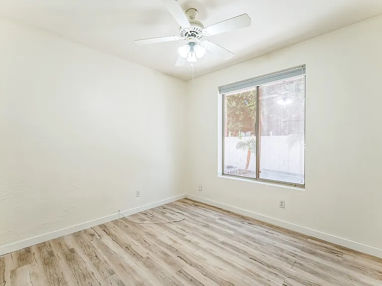 1111 W Washington Ave — Photo 15