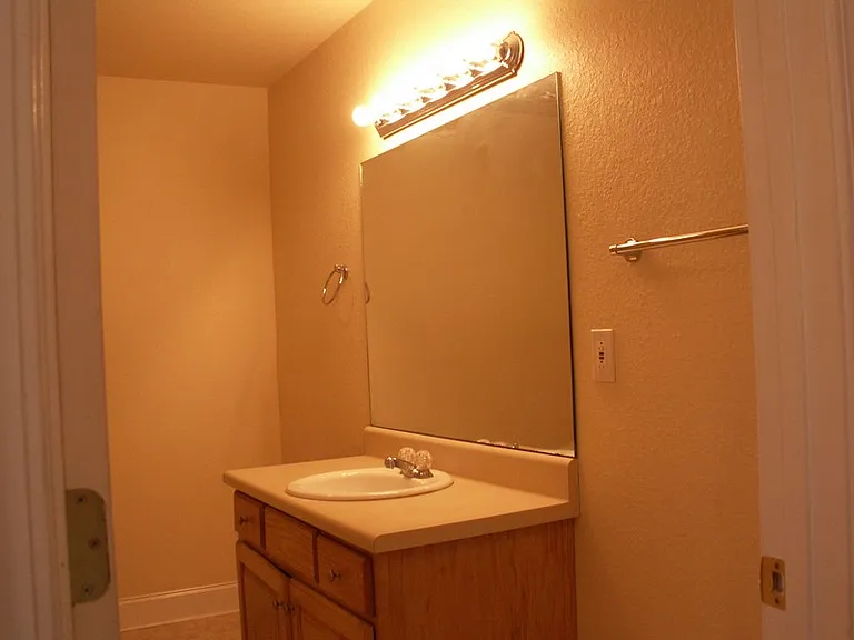 120 Cardinal Ct #C — Photo 8
