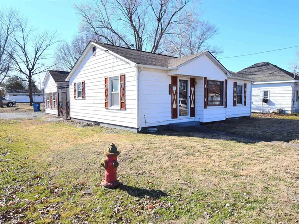 301 W North St, Sesser, IL 62884