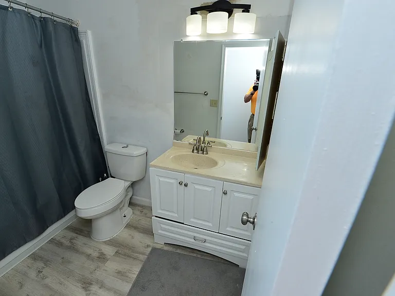 806 Jamestowne Dr — Photo 17