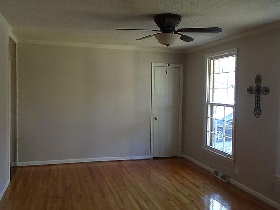 4th image of 3261 Niagara Dr
