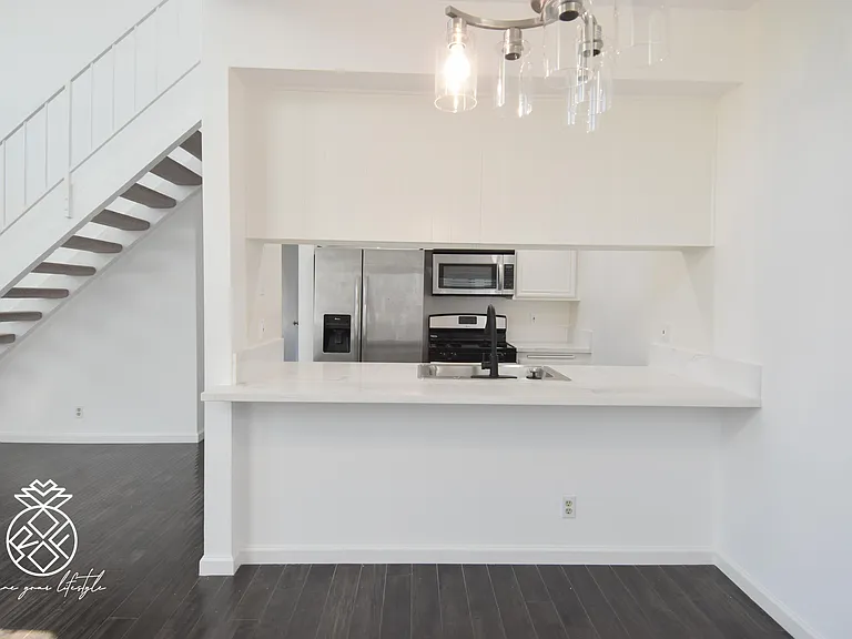 1727 Glendon Ave #208 — Photo 3