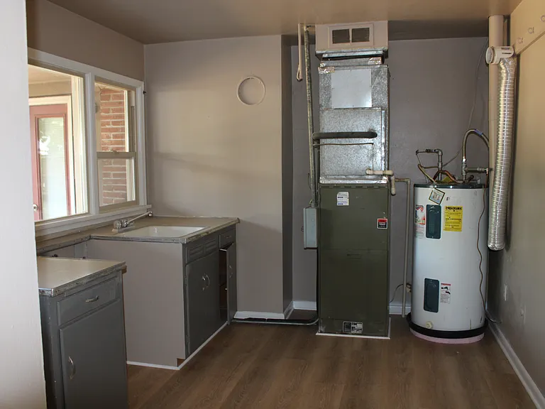 310 Pioneer Dr — Photo 14