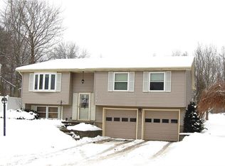 2231 Saint Andrew Dr, Erie, PA 16509