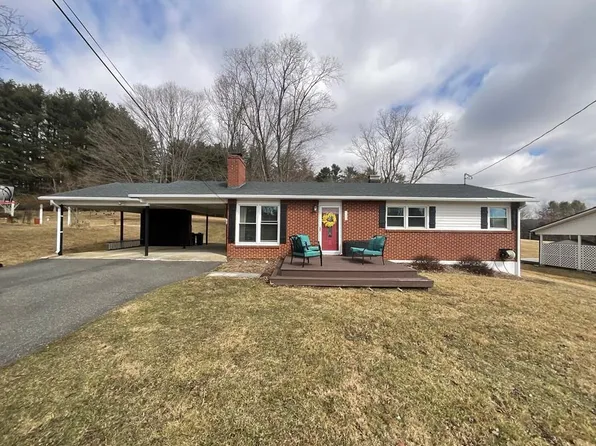 329 Hill St, Hillsville, VA 24343