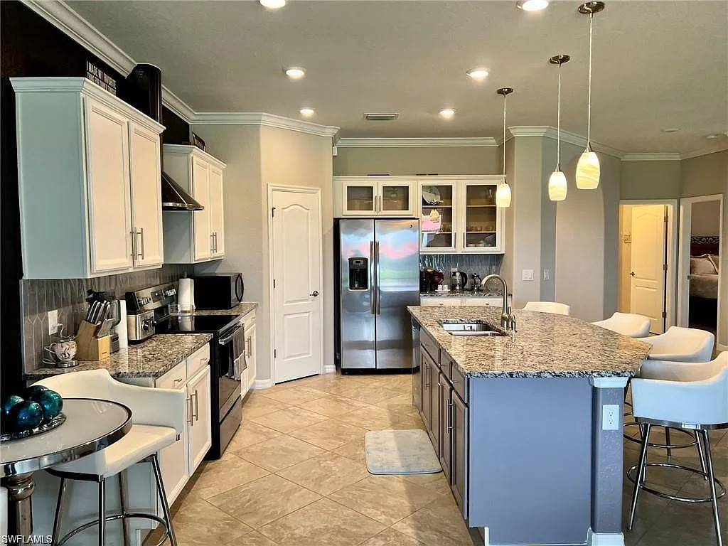 2 bed, 2.0 bath, 1900 sqft, $6,000 — Photo 3
