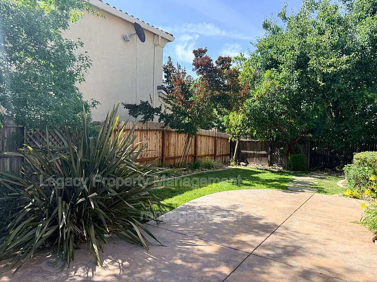 10230 Canadeo Cir — Photo 25