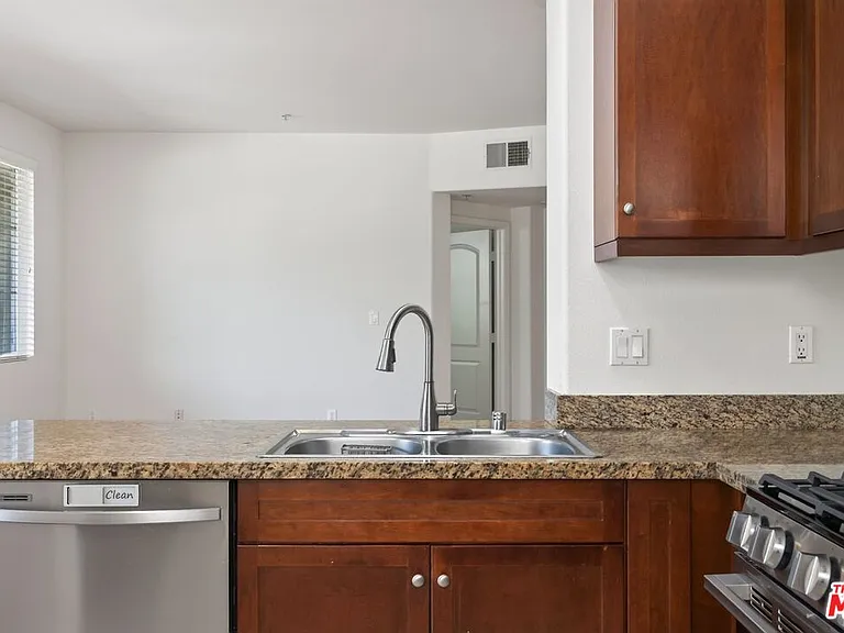 360 Avenue 26 #107 — Photo 15