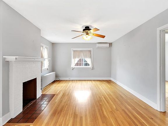 3rd image of 523 Hampton St