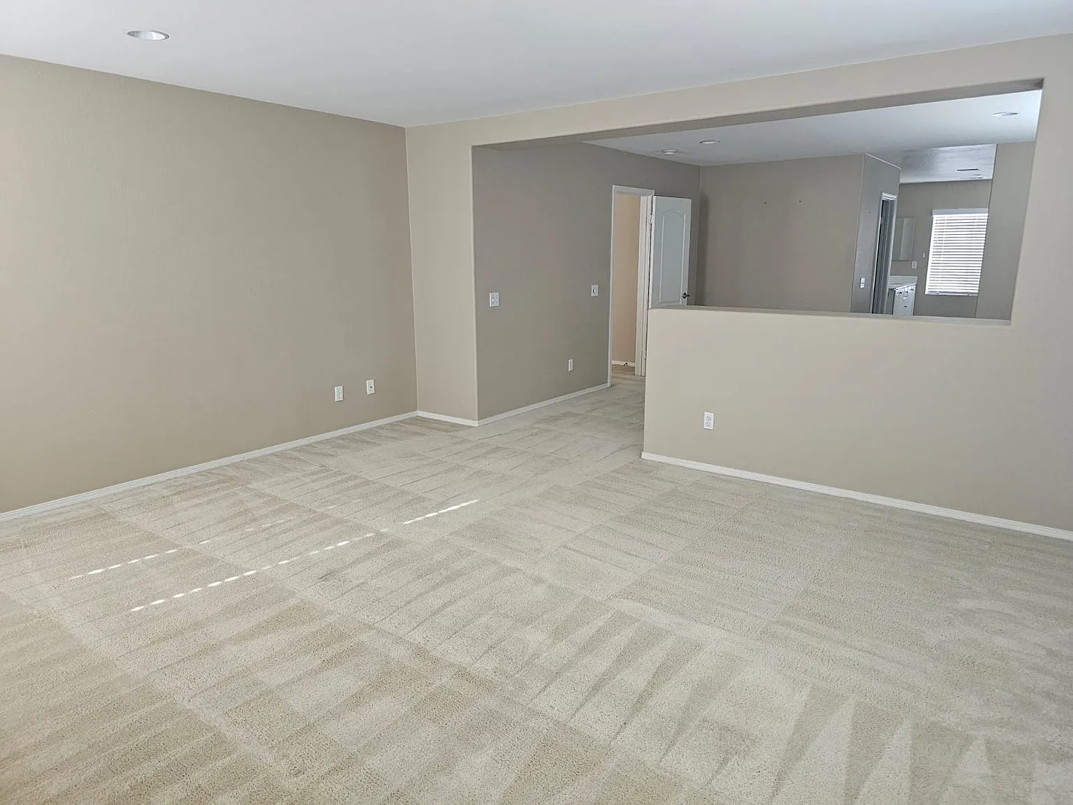 5 bed, 3653 sqft, $3,300 — Photo 4