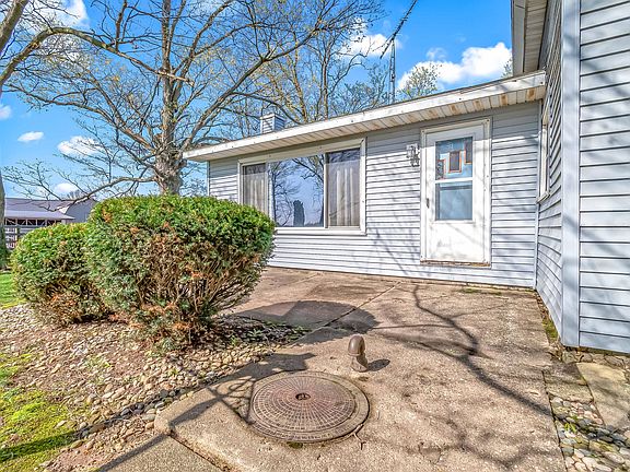 5th image of 650 Boone Rd