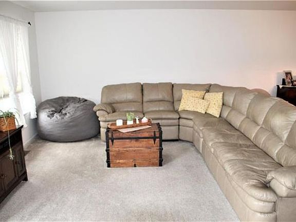 4th image of 13 Heritage Ln