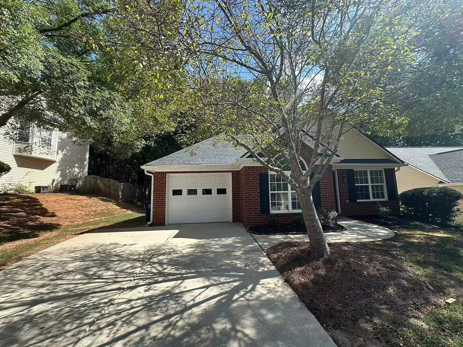 3 bed, 1205 sqft, $1,950 — Photo 2