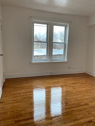 1st image of 4920 N Lawndale Ave #3