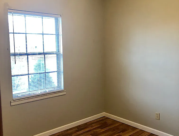 1012 Holly Ave — Photo 9