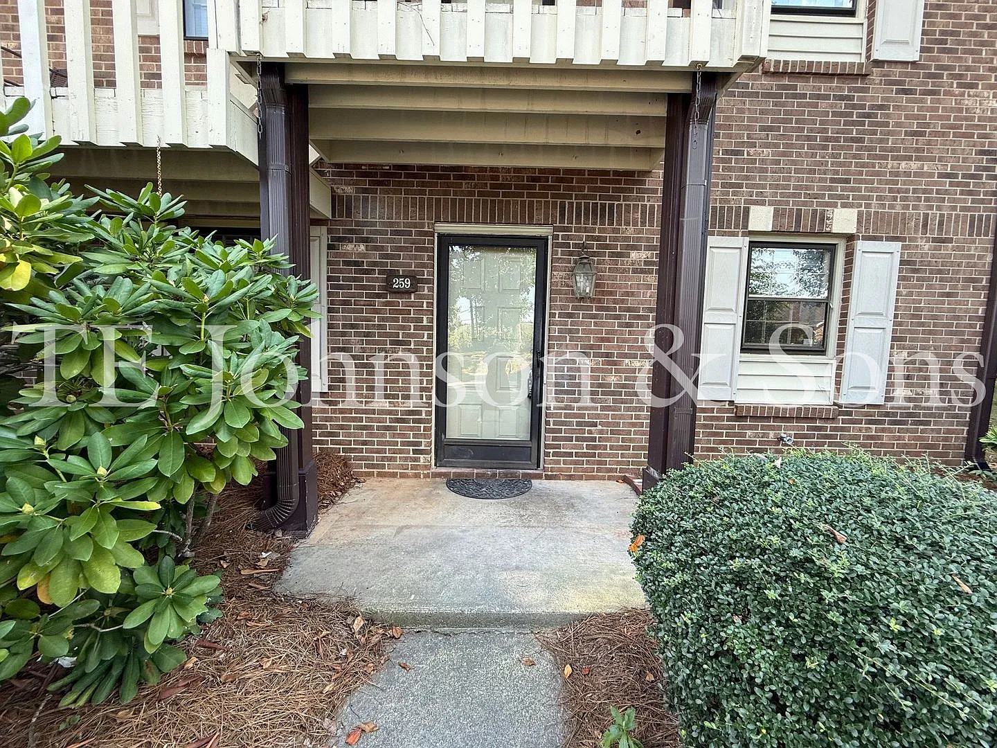 Spacious 2-Bedroom Condo with Bonus Room, Fireplace & Water Included! — Photo 1