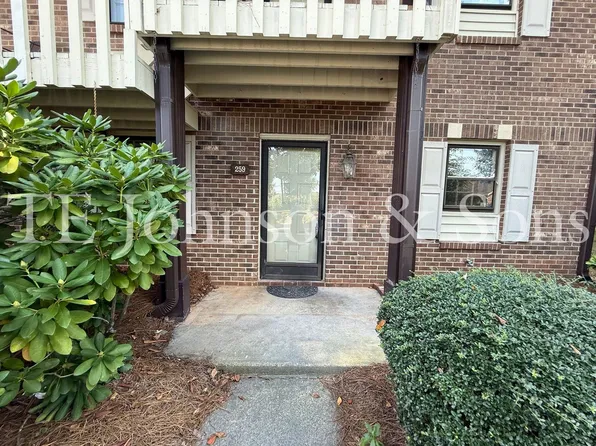 259 Olde Vineyard Ct, Winston Salem, NC 27104